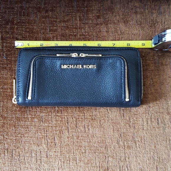 SOLD Kors Black Leather Handbag w/wallet❤👜 - Picture 7 of 8